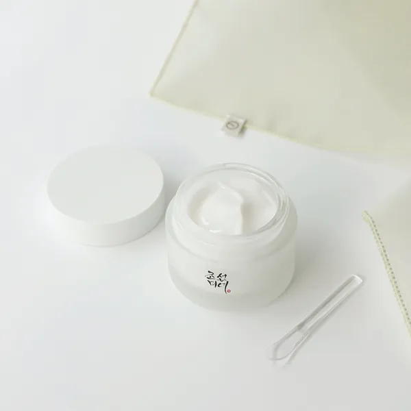 Tarro abierto de Dynasty Cream