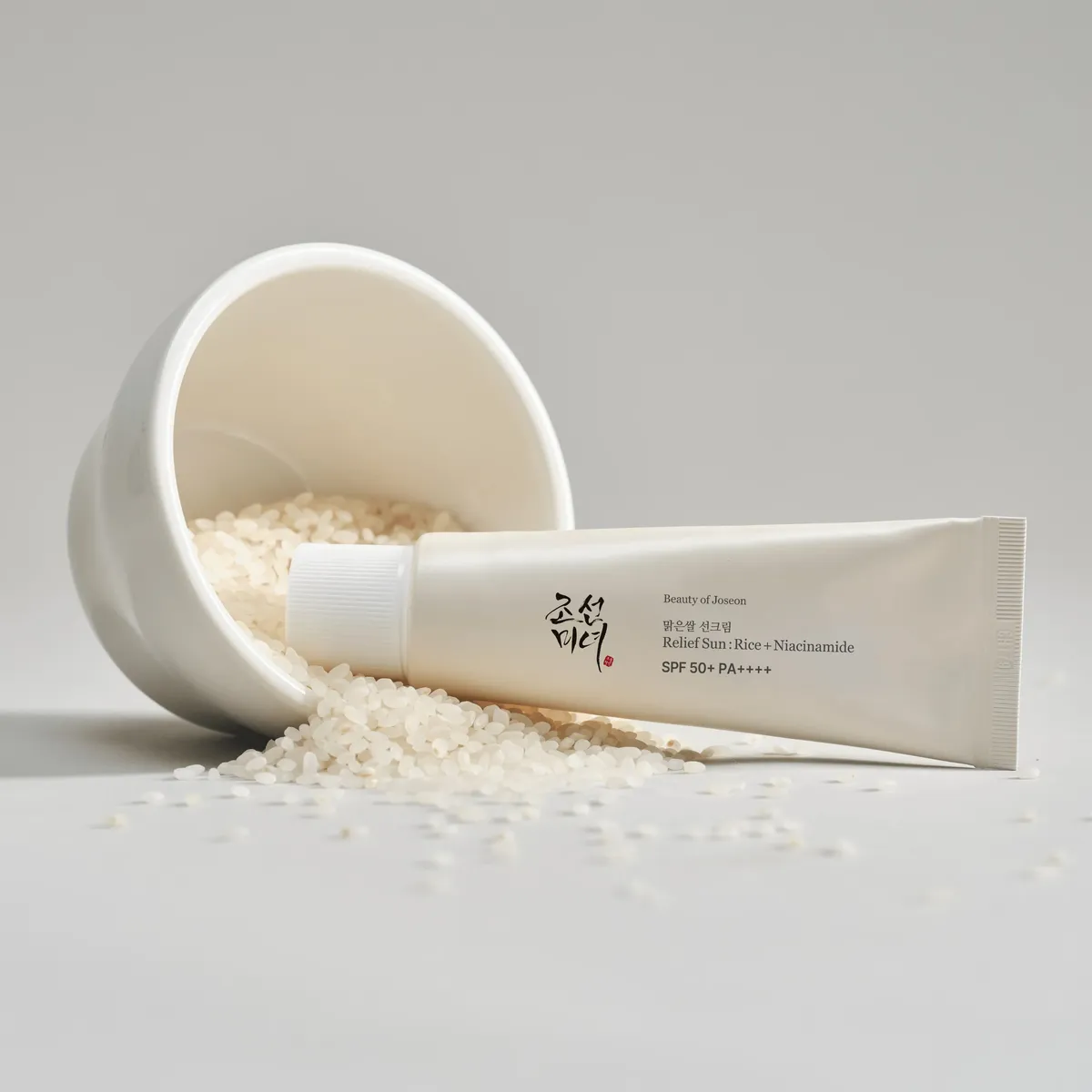 Relief Sun junto a un cuenco de arroz